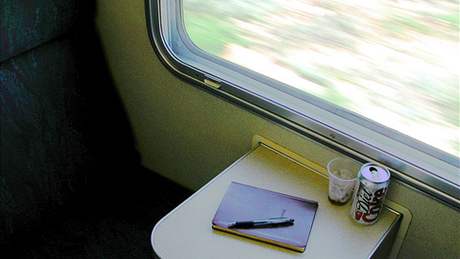 Dv hodiny visel turista na boku dálkového vlaku (ilustraní foto)